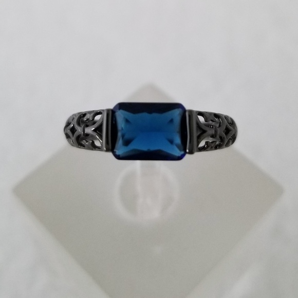 18k Horizontal Filigree Band - Picture 4 of 8